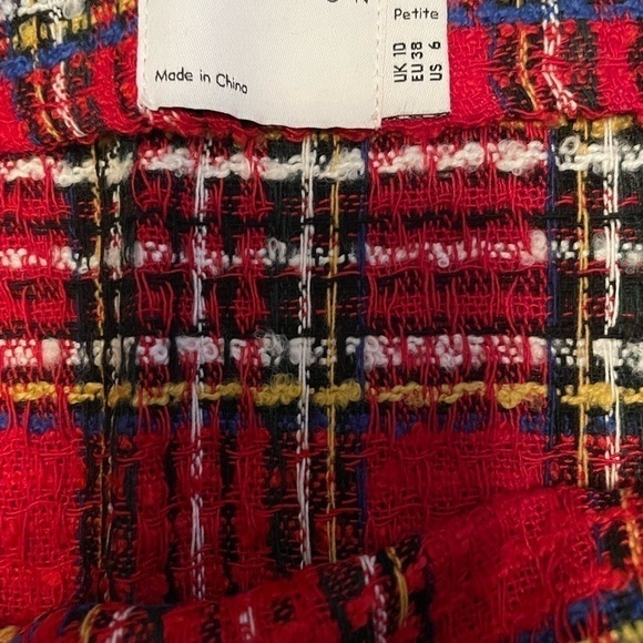 Asos DESIGN Petite tartan check boucle mini skirt with rhinestone button - Picture 10 of 12